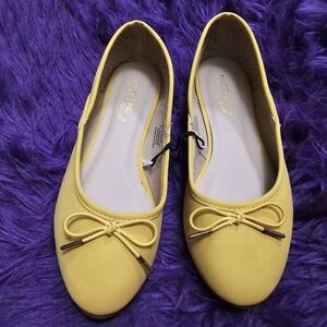 Never worn Ballerina flats